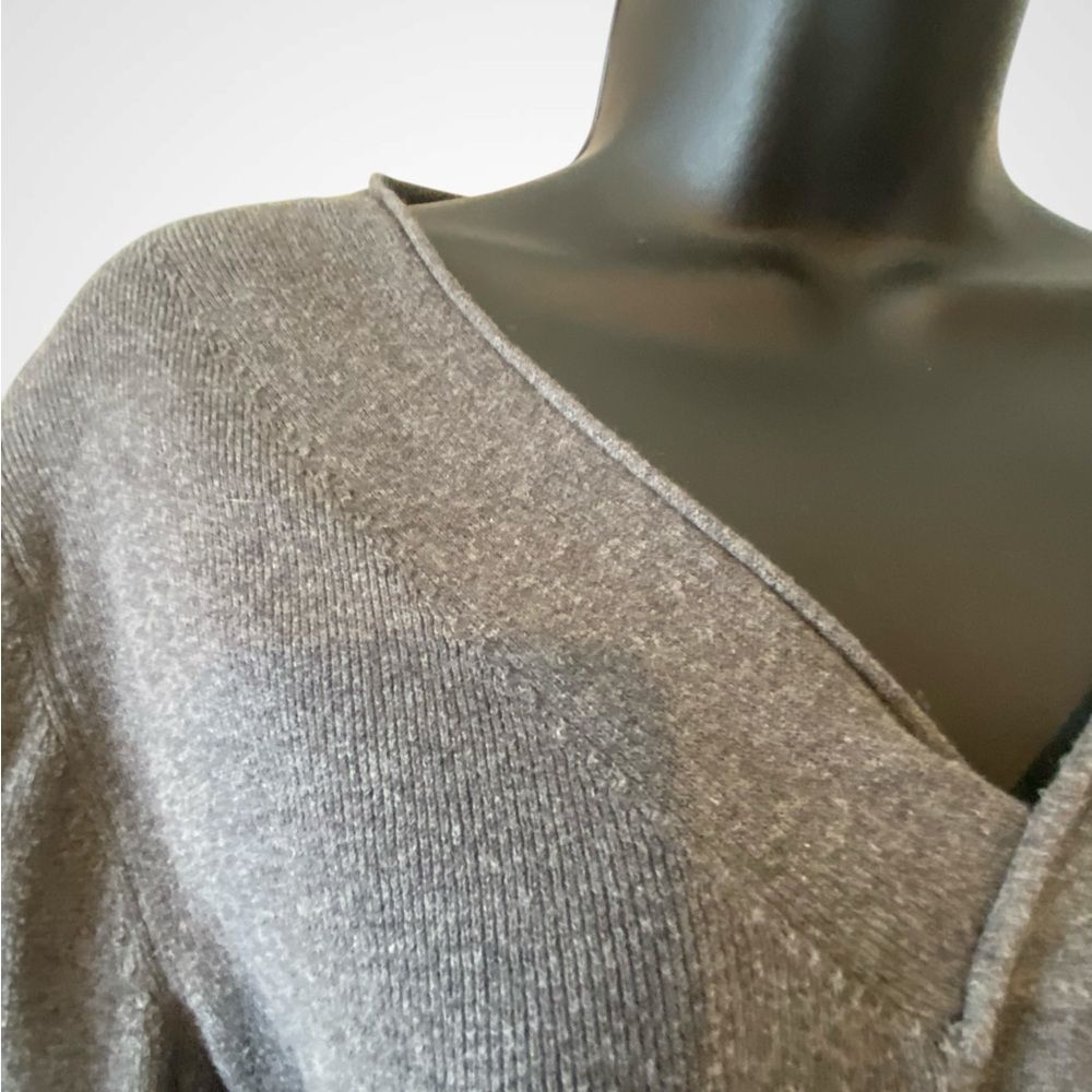 J. Jill V- Neck grey lightweight sweater 3/4 sleeve NWOT size L. - Picture 9 of 12